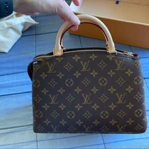 Louis Vuitton purse